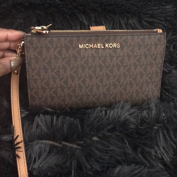 Michael Kors Accessories - Michael Kors wristlet.